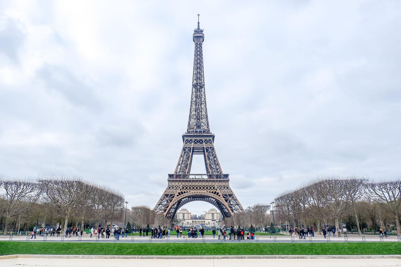 Eiffel Tower Grows Taller in Summer: 7 Surprising Science Facts