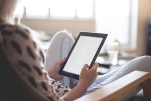 Reading Comprehension Adults: 10 Proven Methods to Improve Guide