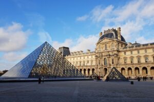 Silent Museum Fatigue: 10 Hidden Reasons Quiet Spaces Can Feel Strangely Exhausting